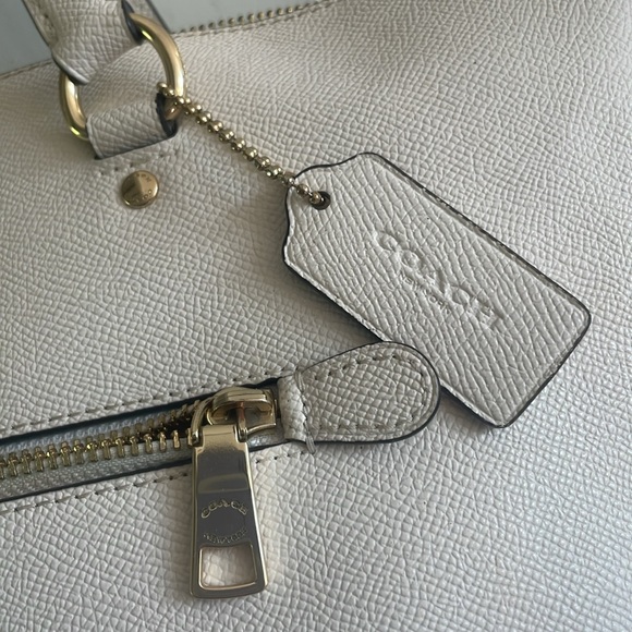 🆕💋NWOT Coach Molli Tote Bag. Excellent Condition No Flaws Used One Time. Video - Picture 4 of 8